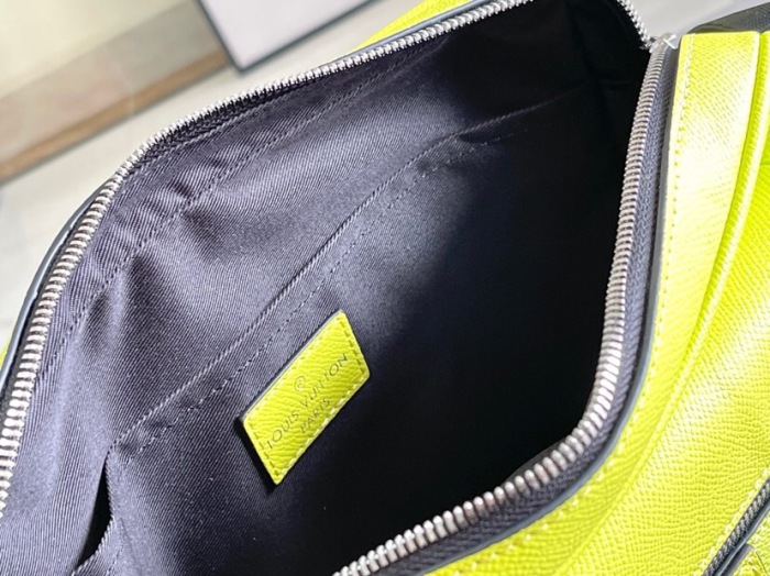 Louis Vuitton M30233 Outdoor Messenger Men Bags Size 29.5*20*10.5cm