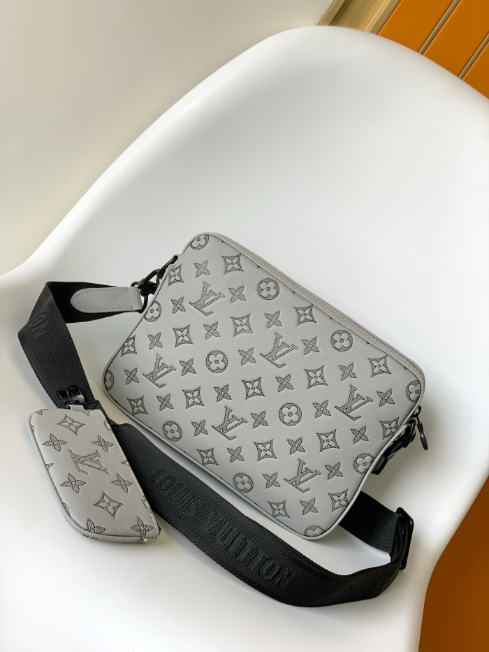 Louis Vuitton M46603 Men Shoulder Bags Size 25*18.5*7cm