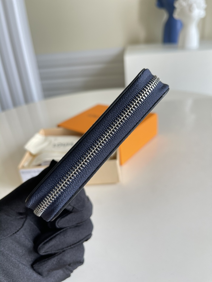 Louis Vuitton Wallet 11*8.5*2 cm