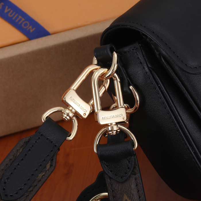 Louis Vuitton M20393 2022SS Women Shoulder Bags 24*15*6cm