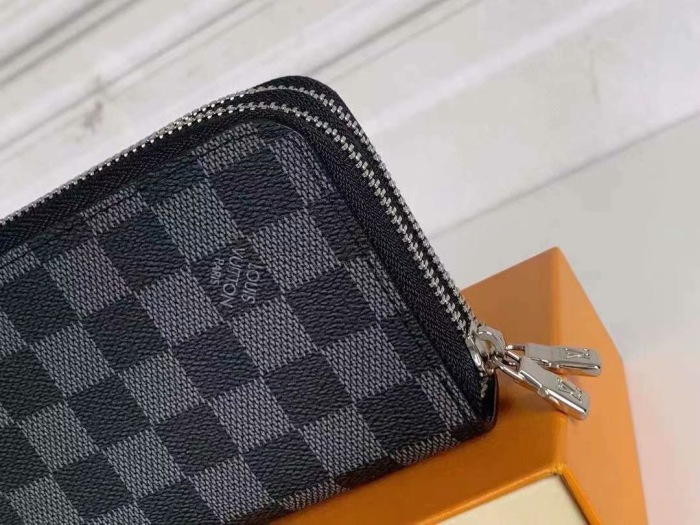 Louis Vuitton Men Wallet M61723 19*10*4cm