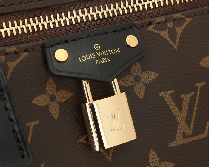 Louis Vuitton M47125 Vanity Chain Pouch Shoulder Bags Size 19*11*6cm