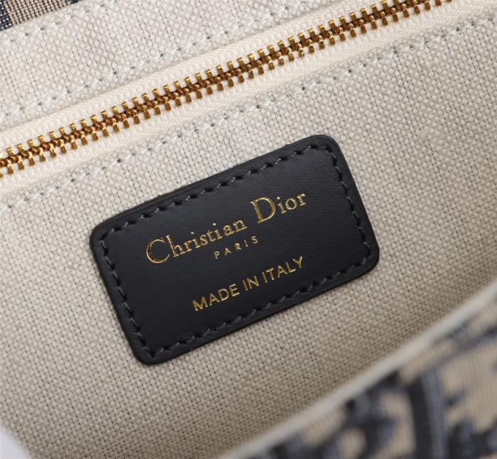 Dior Women Shoulder Bags 24cm