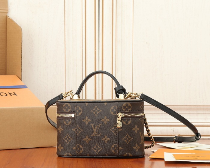 Louis Vuitton M47125 Vanity Chain Pouch Shoulder Bags Size 19*11*6cm