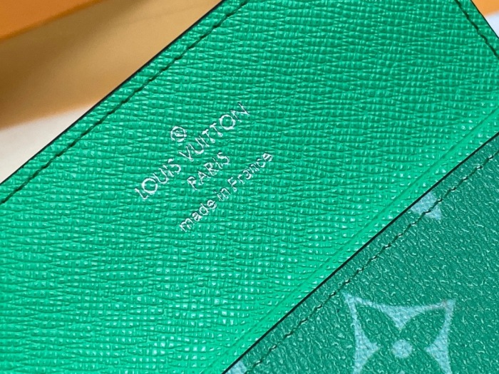 Louis Vuitton M83153 Card Holder Size 7.5*10*0.5cm
