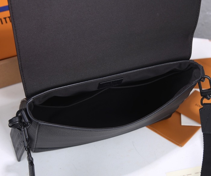 Louis Vuitton M57080 Aerogram Shoulder Bags Size 28*24*10cm