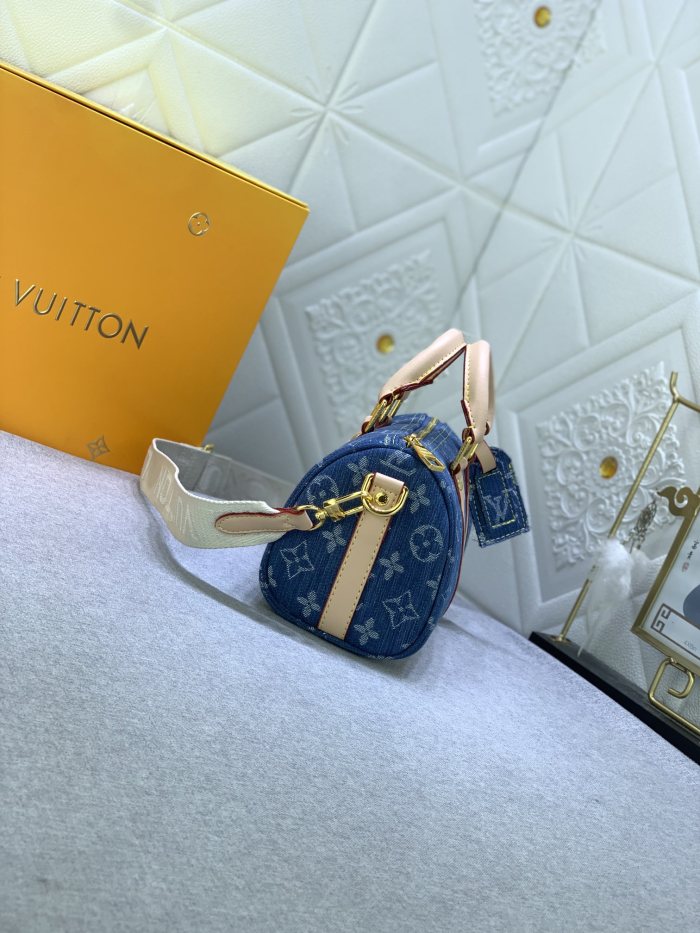 Louis Vuitton Monogram Eclipse Reverse Keepall 25 Travel Bags Size 25*15*11cm