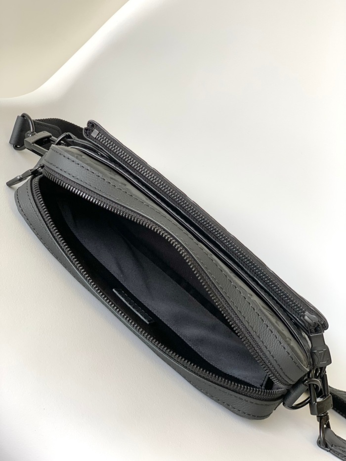 Louis Vuitton M46602 Men Shoulder Bags Size 25*18.5*7cm