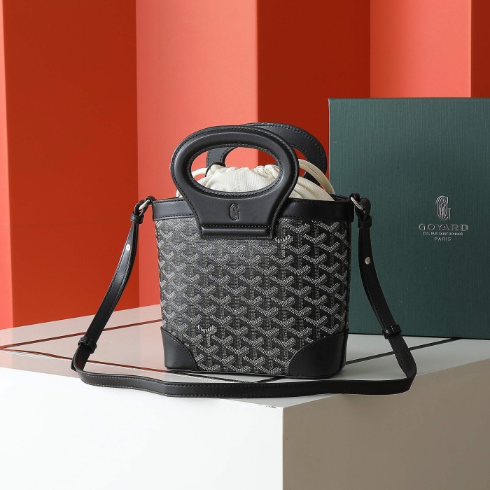 Goyard Beluga Shoulder Bags Size 23*18.5*8cm