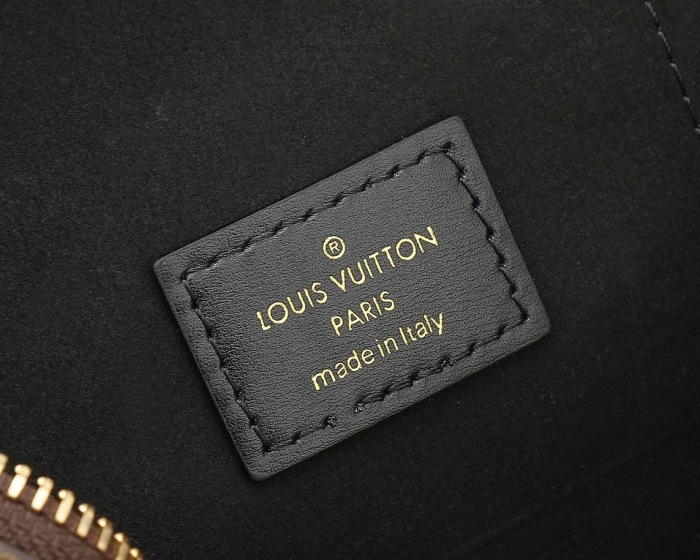 Louis Vuitton M47125 Vanity Chain Pouch Shoulder Bags Size 19*11*6cm
