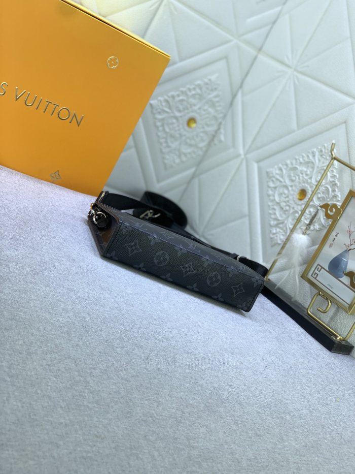 Louis Vuitton M81124 Alpha Wearable Shoulder Bags Size 18*11*6cm