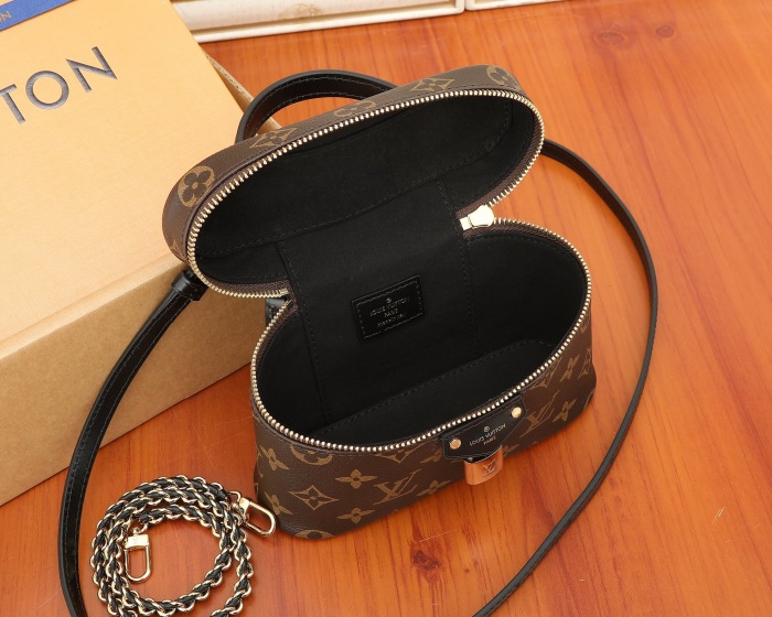 Louis Vuitton M47125 Vanity Chain Pouch Shoulder Bags Size 19*11*6cm
