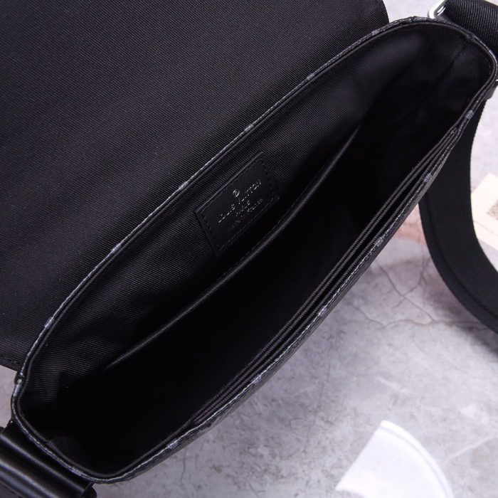 Louis Vuitton M46255 District Men Bags Size 26*20*7cm