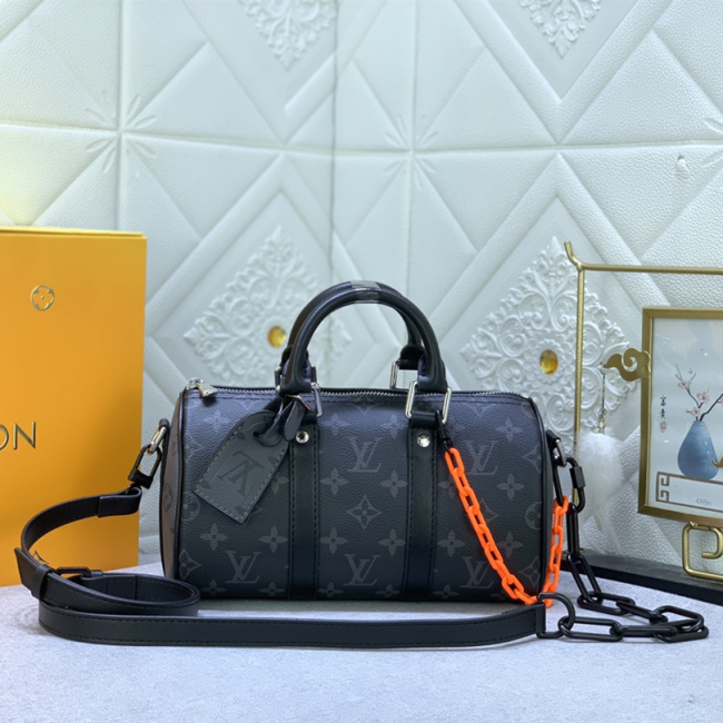 Louis Vuitton Monogram Eclipse Reverse Keepall 25 Travel Bags Size 25*15*11cm
