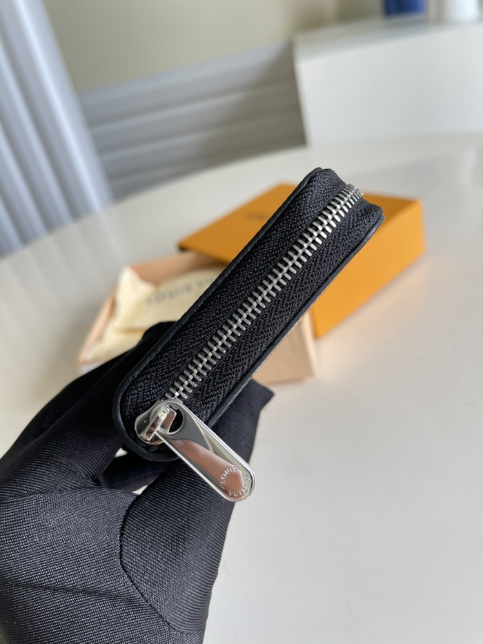 Louis Vuitton Wallet 11*8.5*2 cm