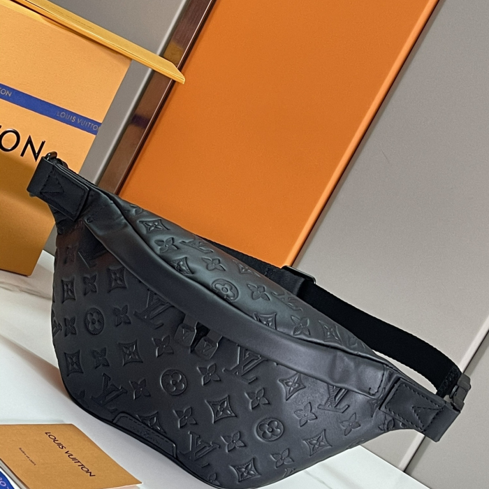 Louis Vuitton M46036 Discovery BumbagMen Bags Size 44*15*9cm