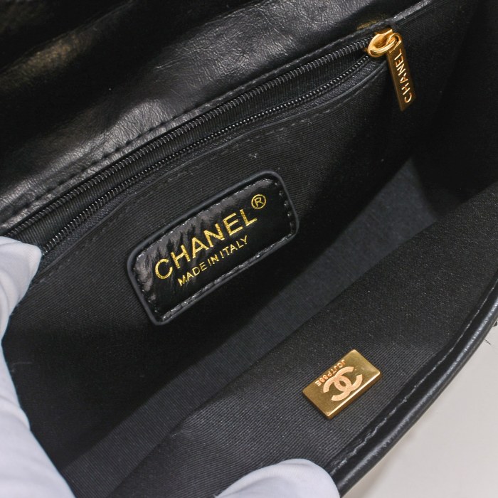Chanel Chain Shoulder Bags Size 25*18*7cm Black White