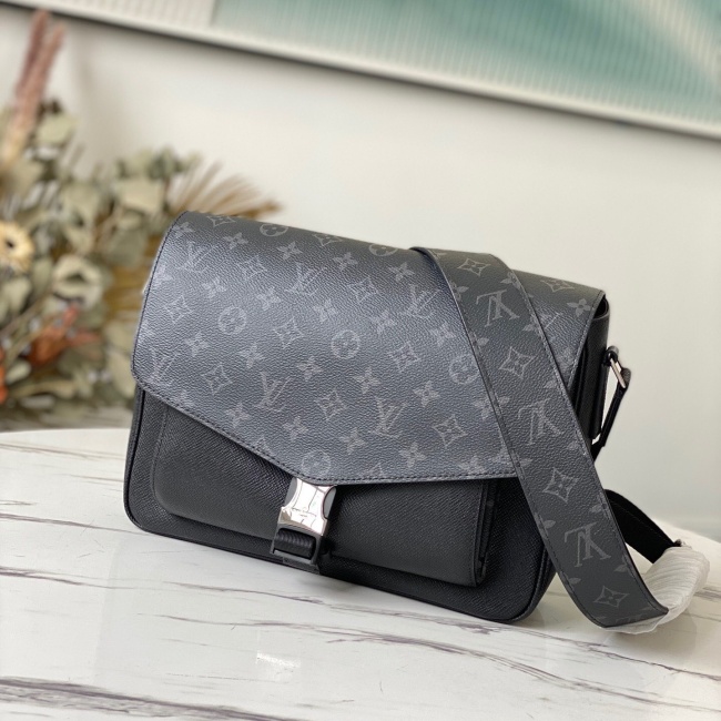 Louis Vuitton M30746 Taigarama Men Shoulder Bags Size 29*23*11.5cm