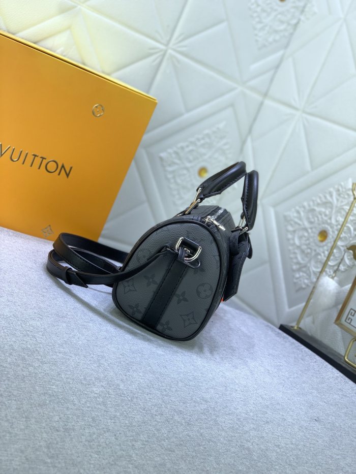 Louis Vuitton Monogram Eclipse Reverse Keepall 25 Travel Bags Size 25*15*11cm