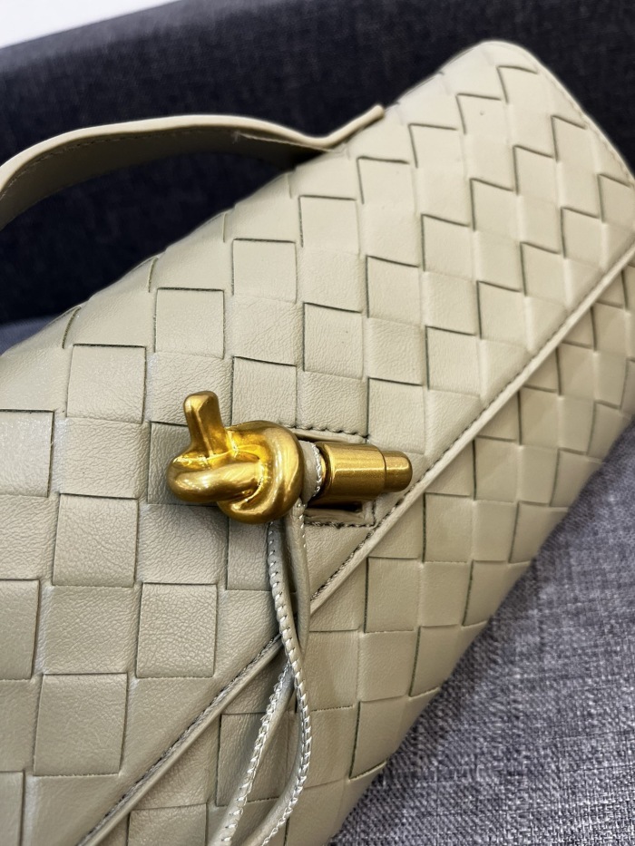Bottega Veneta Andiamo Clutch 30*13*4cm