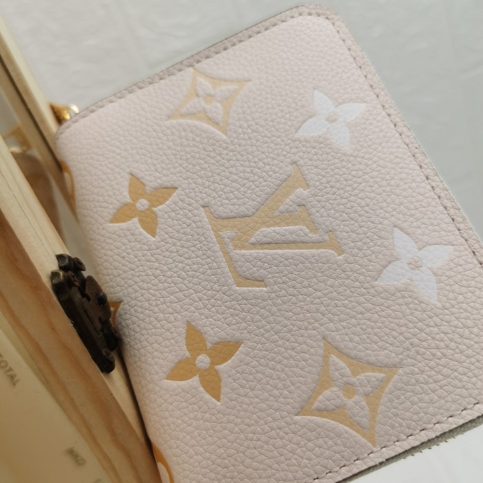 Louis Vuitton Wallet 11*8.5*2 cm