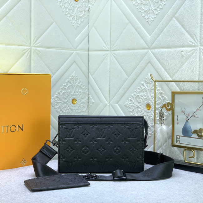Louis Vuitton M81115 Alpha Wearable Shoulder Bags Size 18*11*6cm
