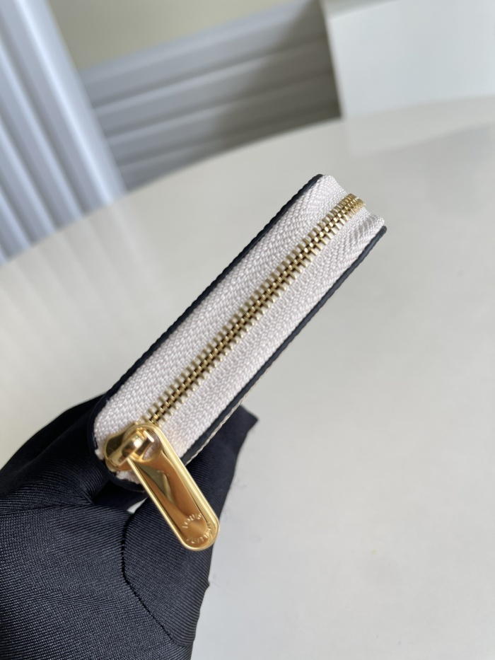 Louis Vuitton Wallet 11*8.5*2 cm