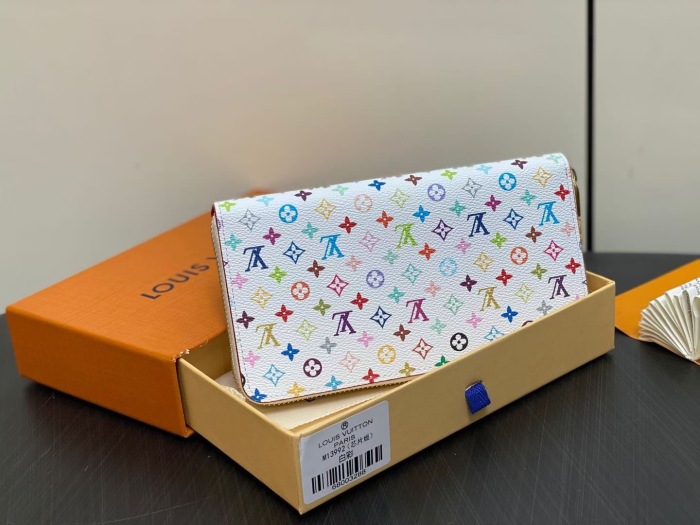 Louis Vuitton Women Wallet M13992 19.5*10.5*2.5cm