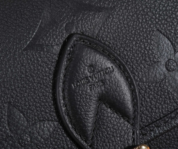 Louis Vuitton M46386 Diane Women Bags Size 24*15*9cm