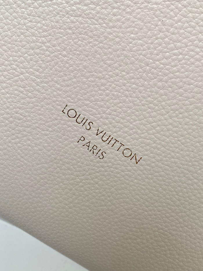Louis Vuitton M25022 Low Key Hobo Bags Size 31*35*18cm