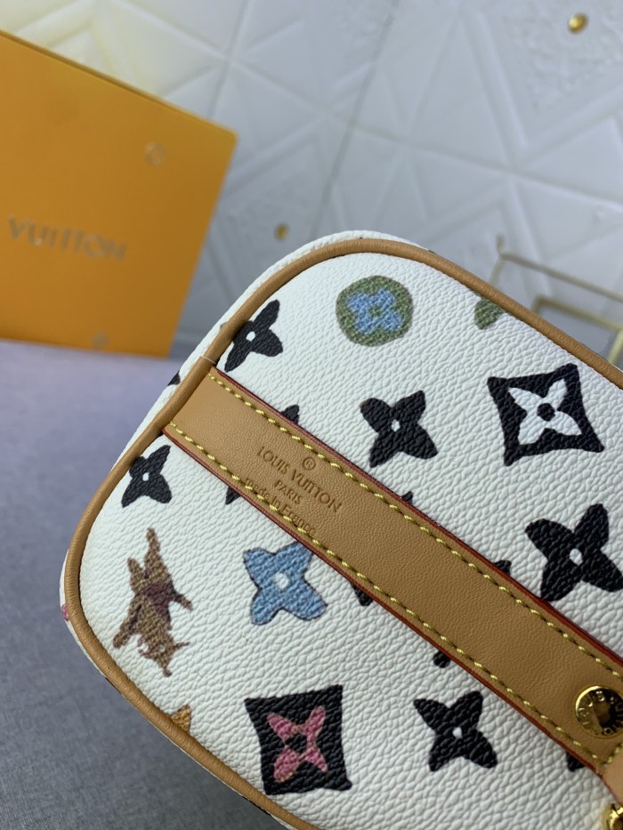 Louis Vuitton Monogram Eclipse Reverse Keepall 25 Travel Bags Size 25*15*11cm