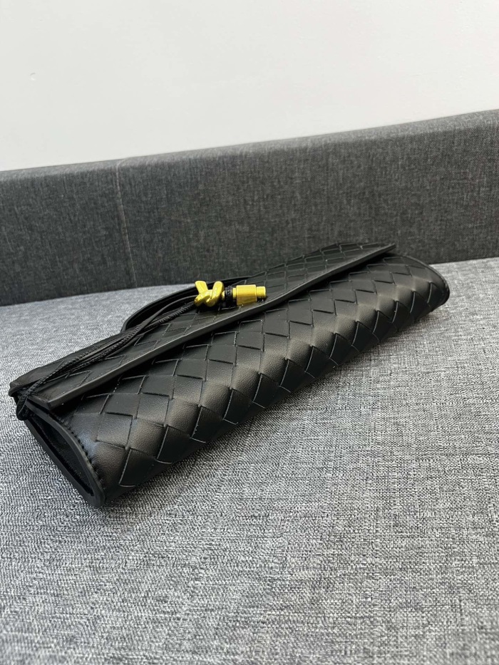 Bottega Veneta Andiamo Clutch 30*13*4cm