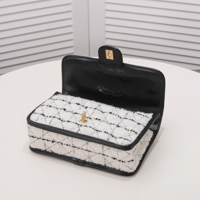 Chanel Chain Shoulder Bags Size 25*18*7cm Black White
