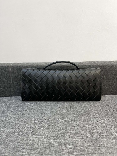 Bottega Veneta Andiamo Clutch 30*13*4cm