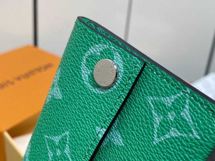 Louis Vuitton M83153 Card Holder Size 7.5*10*0.5cm