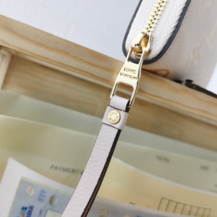 Louis Vuitton Wallet 11*8.5*2 cm