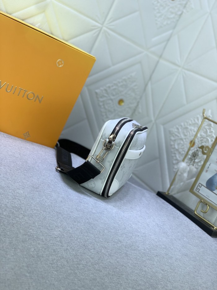 Louis Vuitton M31069 Alpha Shoulder Bags Size 11*18*6cm