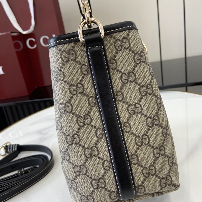 Gucci GG Emblem Women Shoulder Bags Size 20*18*11cm