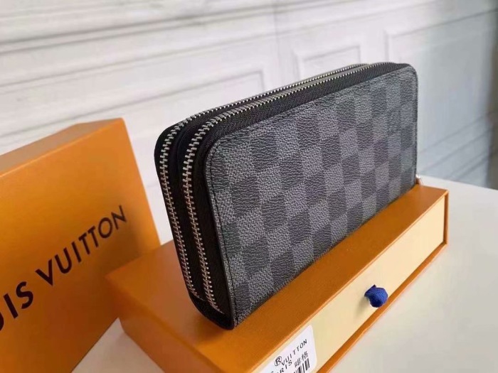 Louis Vuitton Men Wallet M61723 19*10*4cm