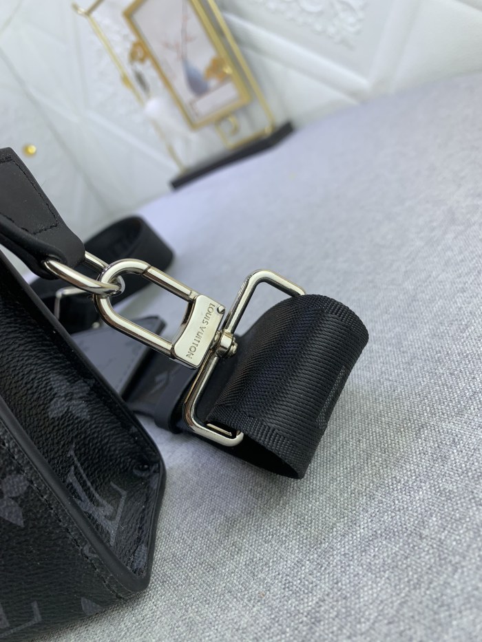 Louis Vuitton M81124 Alpha Wearable Shoulder Bags Size 18*11*6cm
