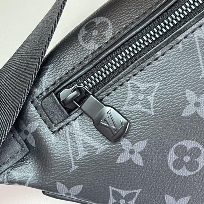 Louis Vuitton M46035 Discovery BumbagMen Bags Size 44*15*9cm