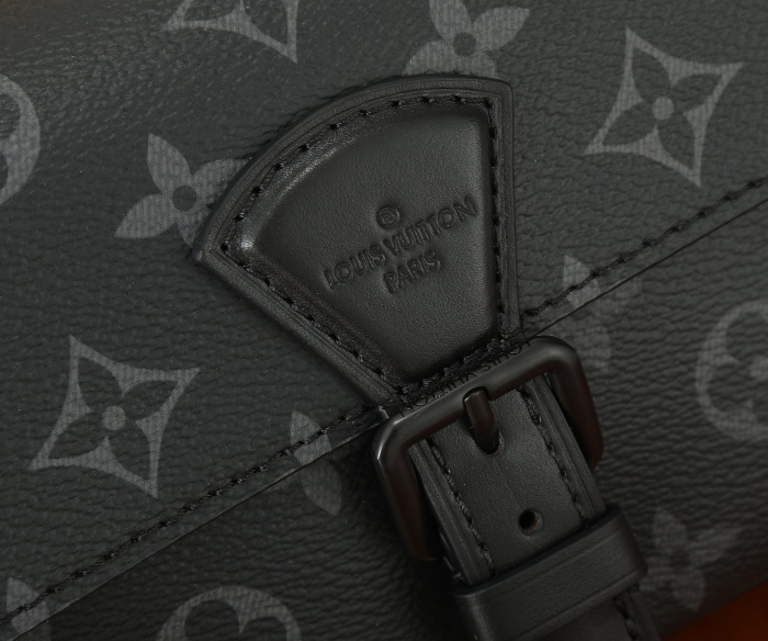Louis Vuitton M83567 Montsouris Wearable Wallet Shoulder Bags Size 22*12*6cm