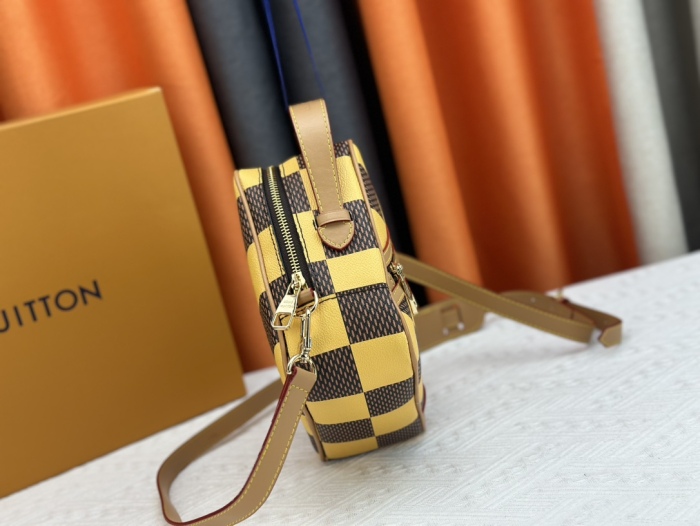 Louis Vuitton N40562 Shoulder Bags Size 20cm