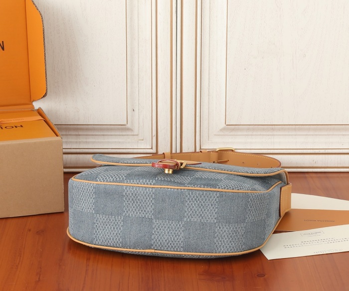 Louis Vuitton N40743 Montsouris Messenger MM Shoulder Bags Size 35*29*12cm