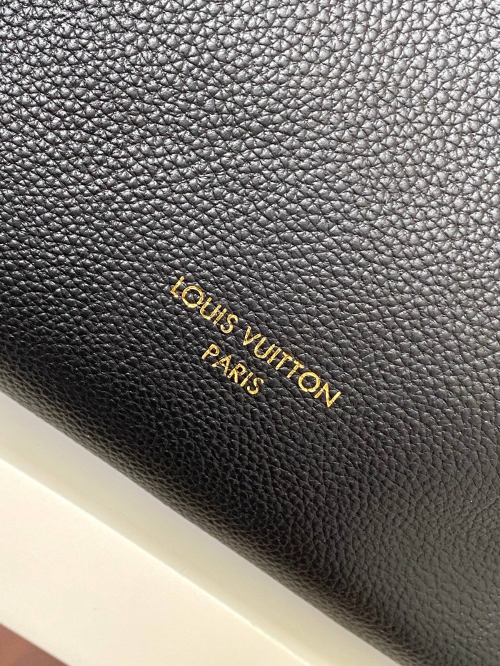 Louis Vuitton M24856 Low Key Hobo Bags Size 31*35*18cm