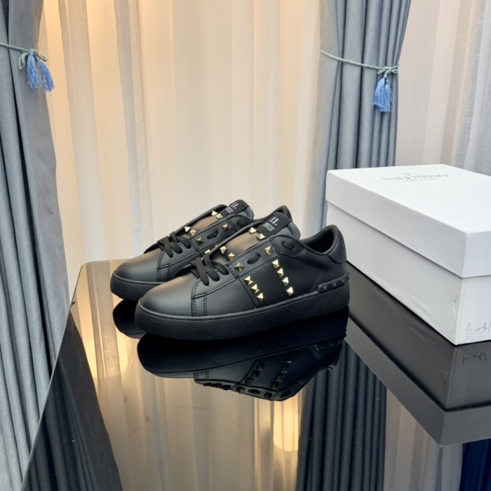 Valentino Rockstud Untitled Sneaker Size 36-45   2-Color