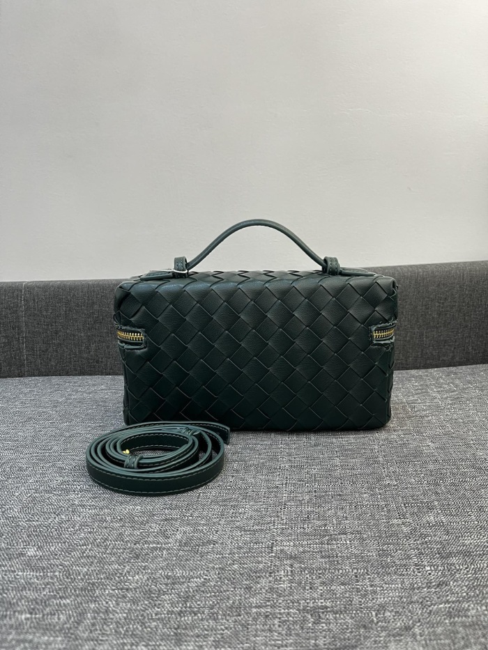 Bottega Veneta Vanity Case Shoulder Bags 24*13*6cm