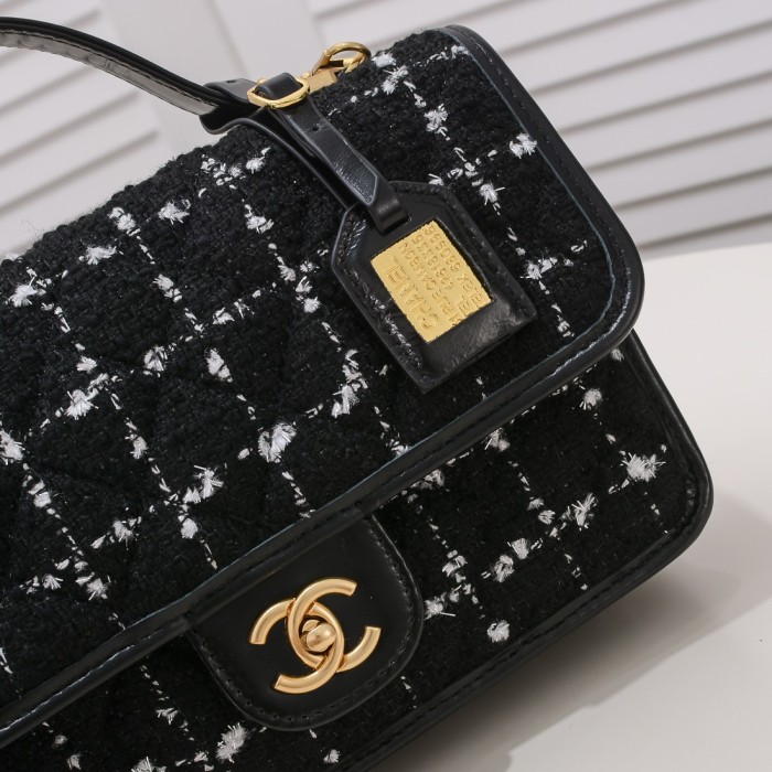 Chanel Chain Shoulder Bags Size 25*18*7cm Black White