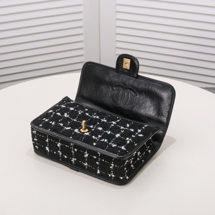 Chanel Chain Shoulder Bags Size 25*18*7cm Black White