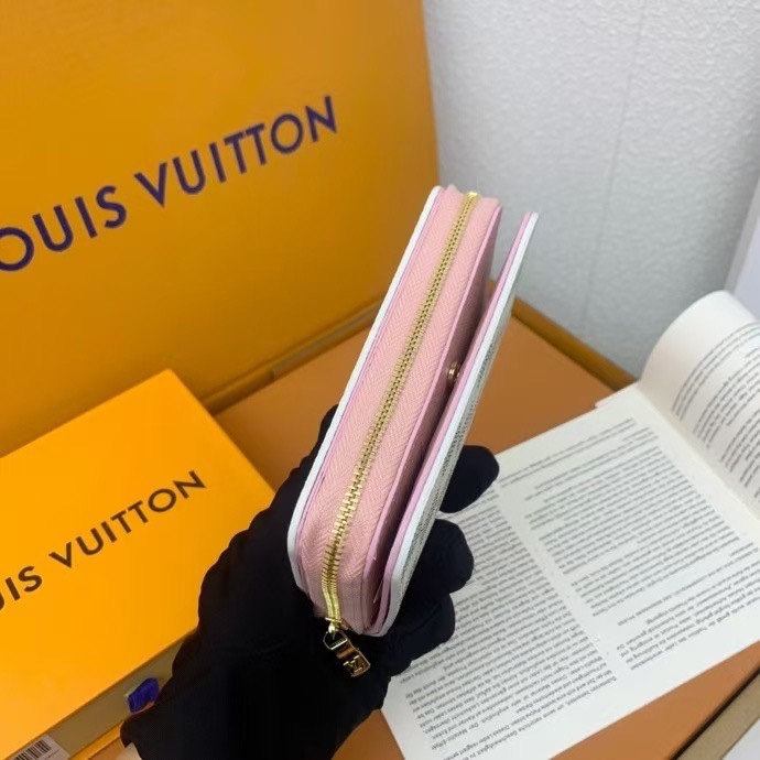Louis Vuitton Women Card Holder M83689